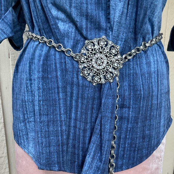 Silver chain belt round medallion with crystals metal 90’s y2k - Picture 5 of 15